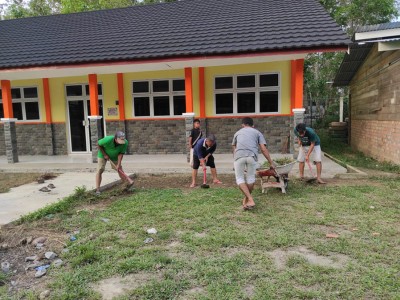 Pembersihan Area Belakang